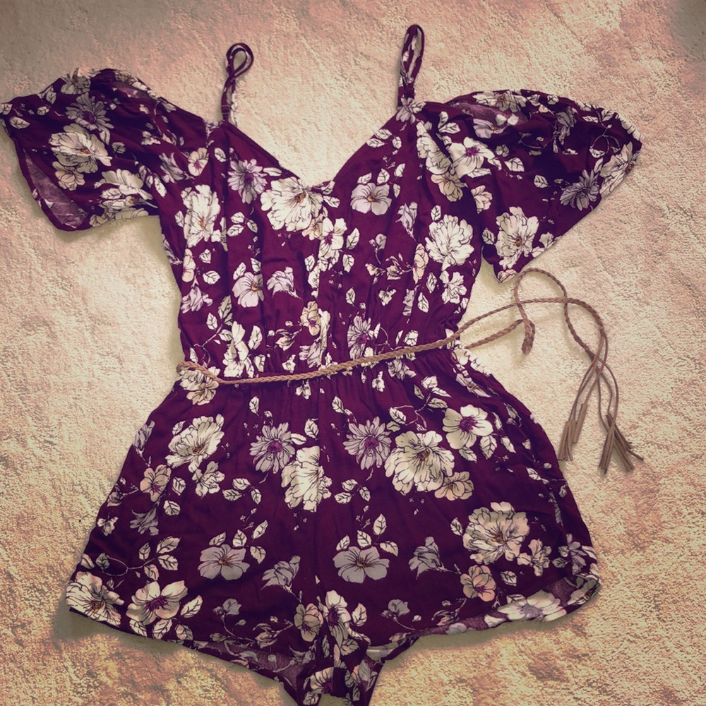 Forever 21 floral romper with belt ( Red) pockets